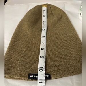 Alphalete unisex beanie. One size. Tan